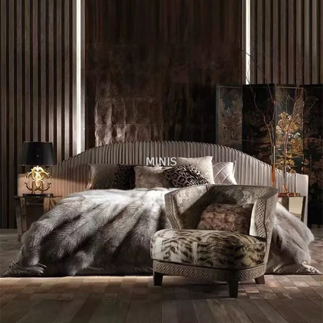 غرفة كبيرة للبالغين على الطراز الفرنسي وسرير كينج أنيق مخصص