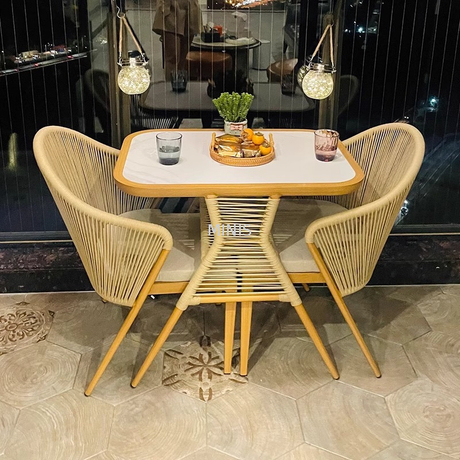 طاولة طعام خارجية وشرفة حديقة وكراسي موفرة للمساحة